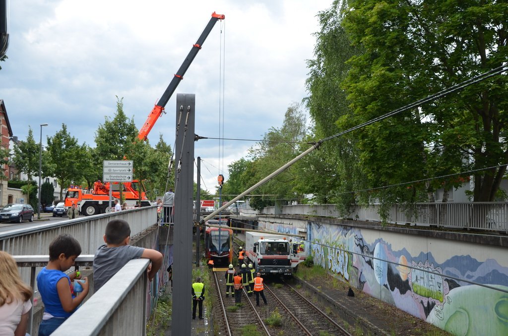 Unfall zwischen zwei KVB Bahnen Koeln Hoehenhaus Im Weidenbruch P262.JPG